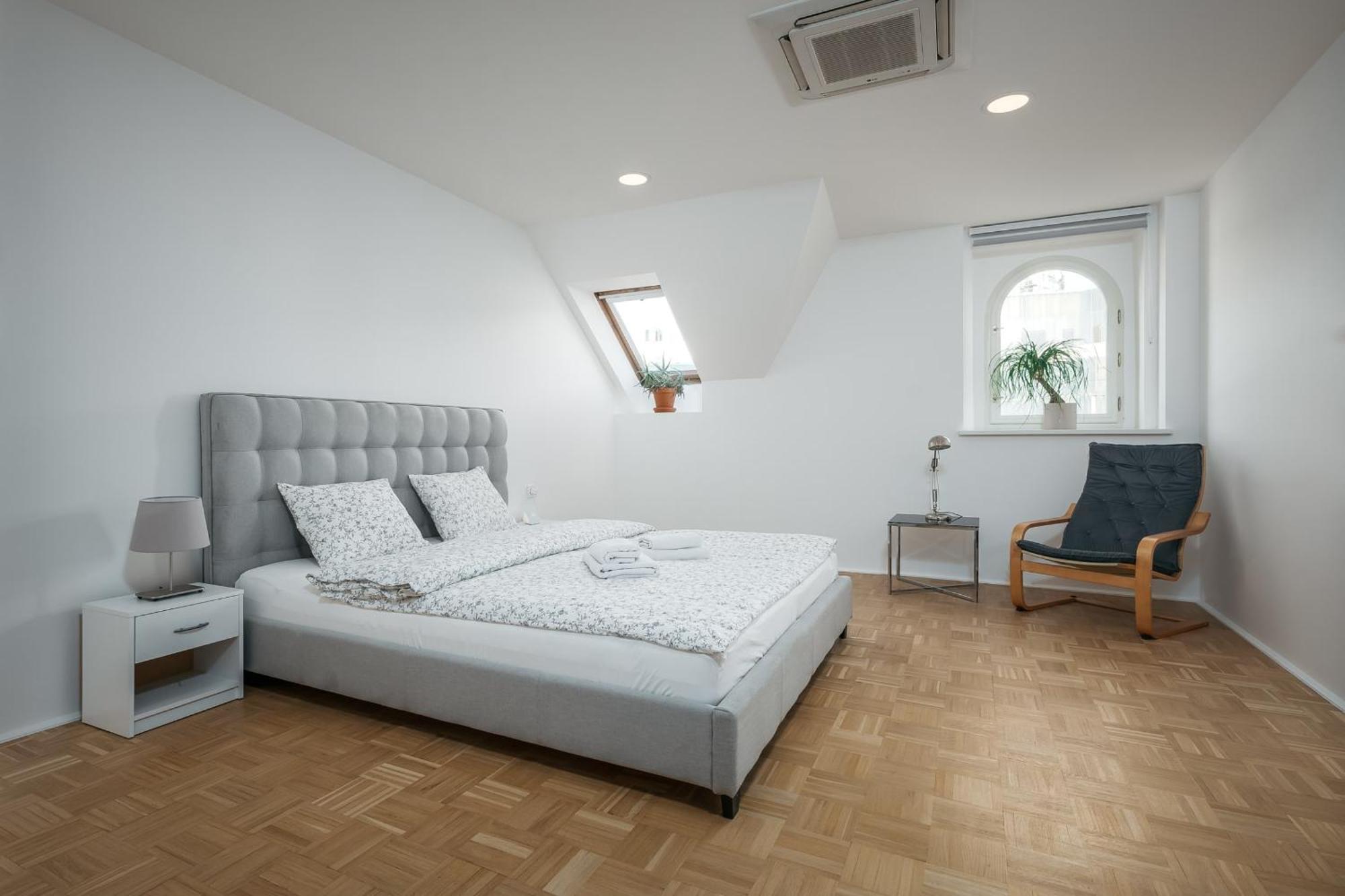 Dot 3 Bdr Apartment With Tyn Cathedral View & Ac Prága Kültér fotó