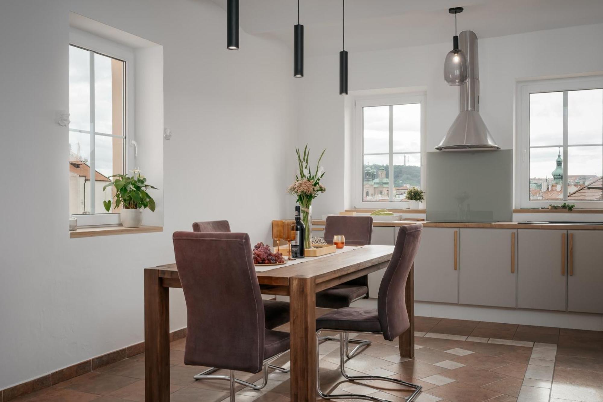 Dot 3 Bdr Apartment With Tyn Cathedral View & Ac Prága Kültér fotó