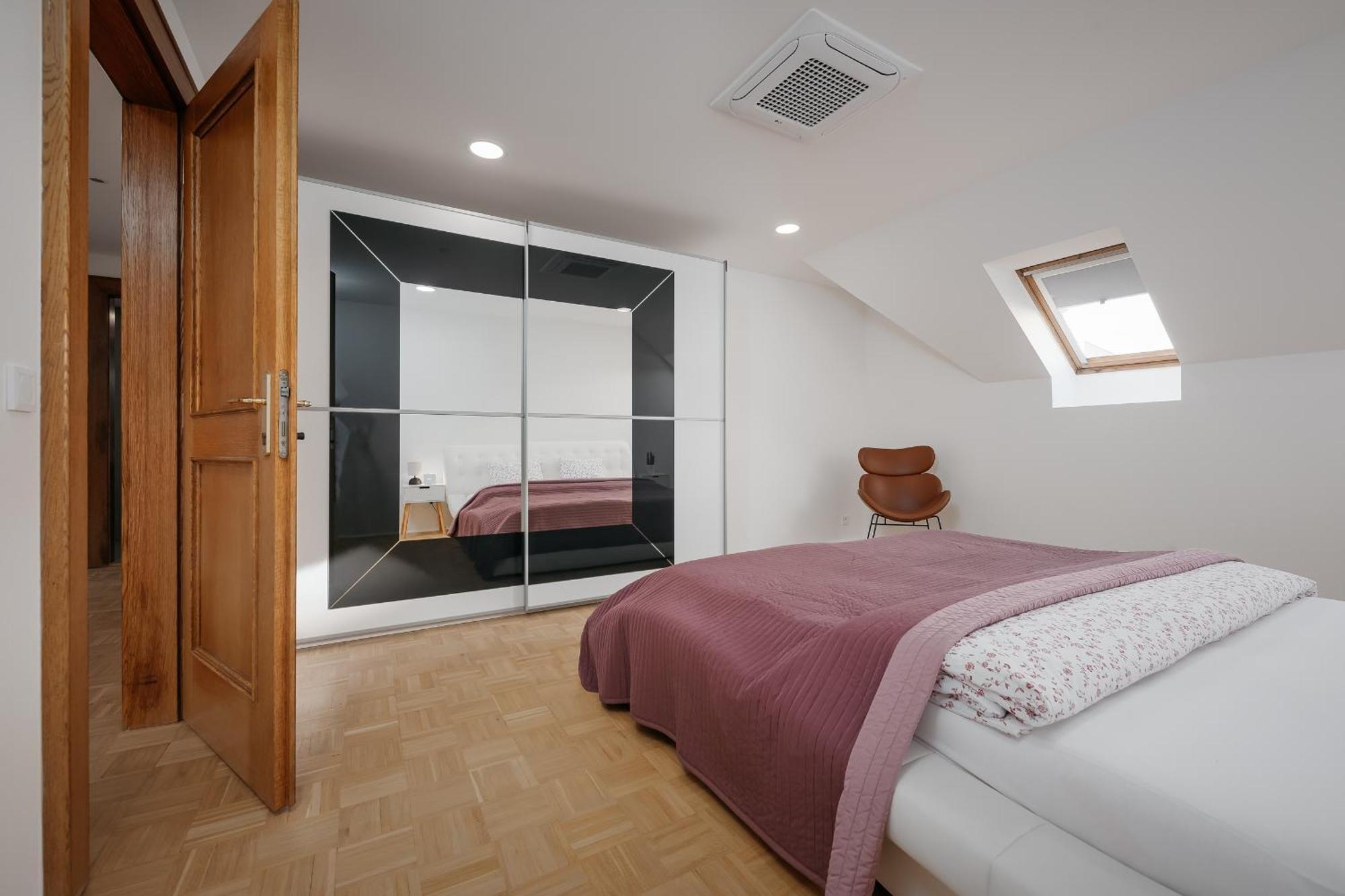 Dot 3 Bdr Apartment With Tyn Cathedral View & Ac Prága Kültér fotó