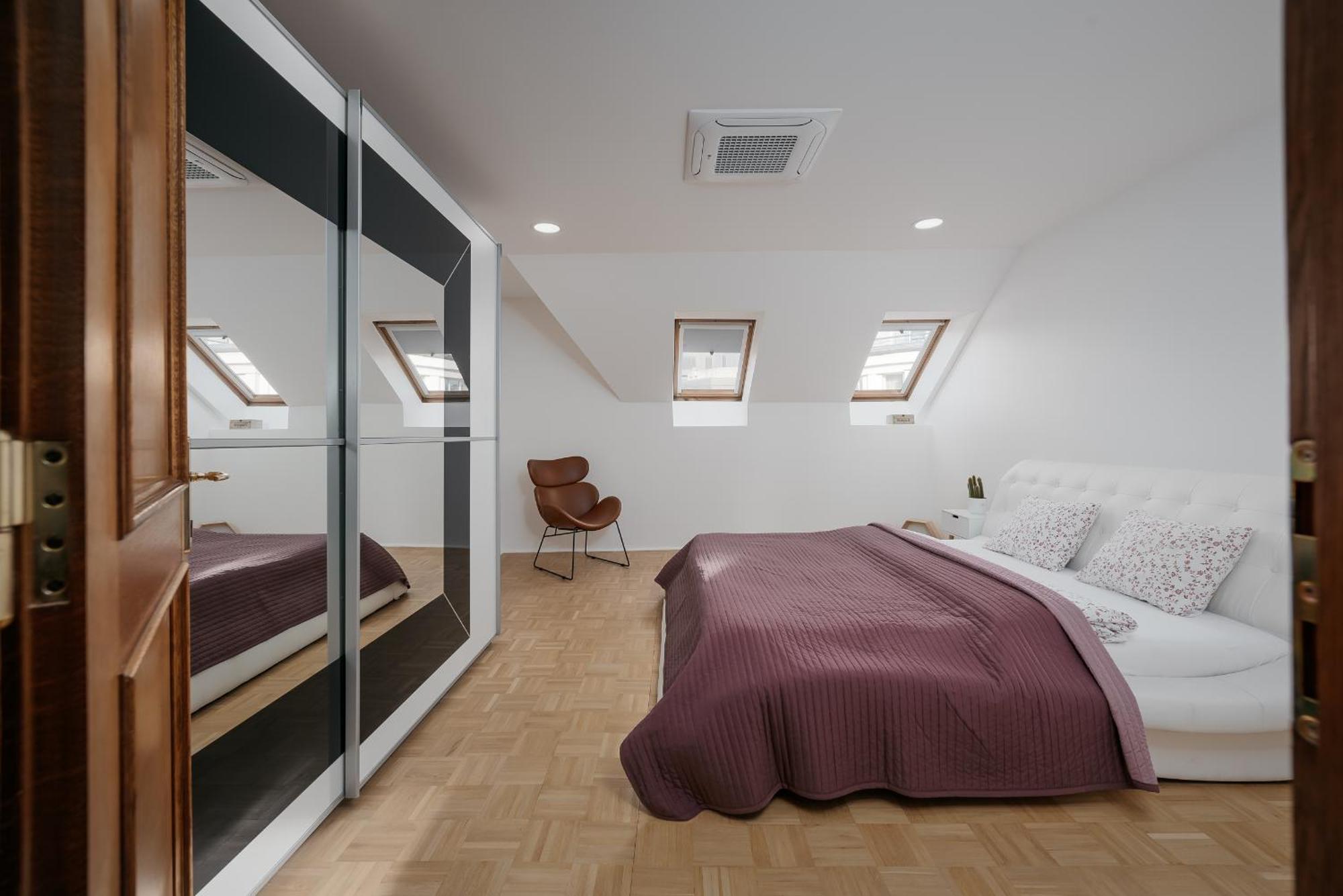 Dot 3 Bdr Apartment With Tyn Cathedral View & Ac Prága Kültér fotó